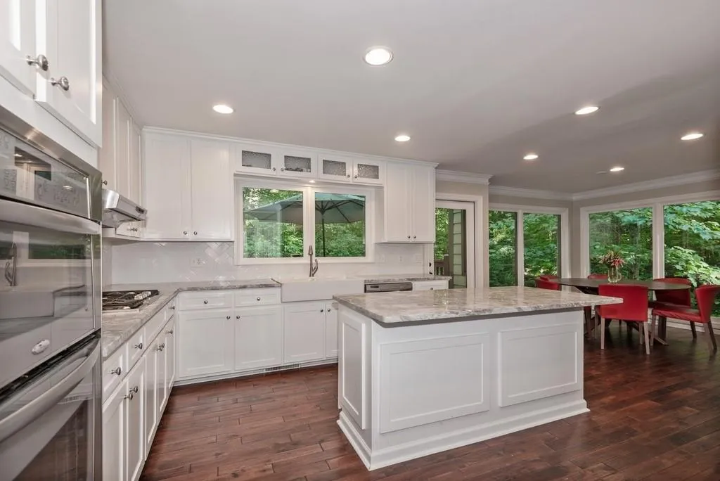 245 Skyridge Drive, Sandy Springs, Georgia 30350, 5 Bedrooms Bedrooms, ,3 BathroomsBathrooms,Residential,Sold,245 Skyridge Drive,6688136