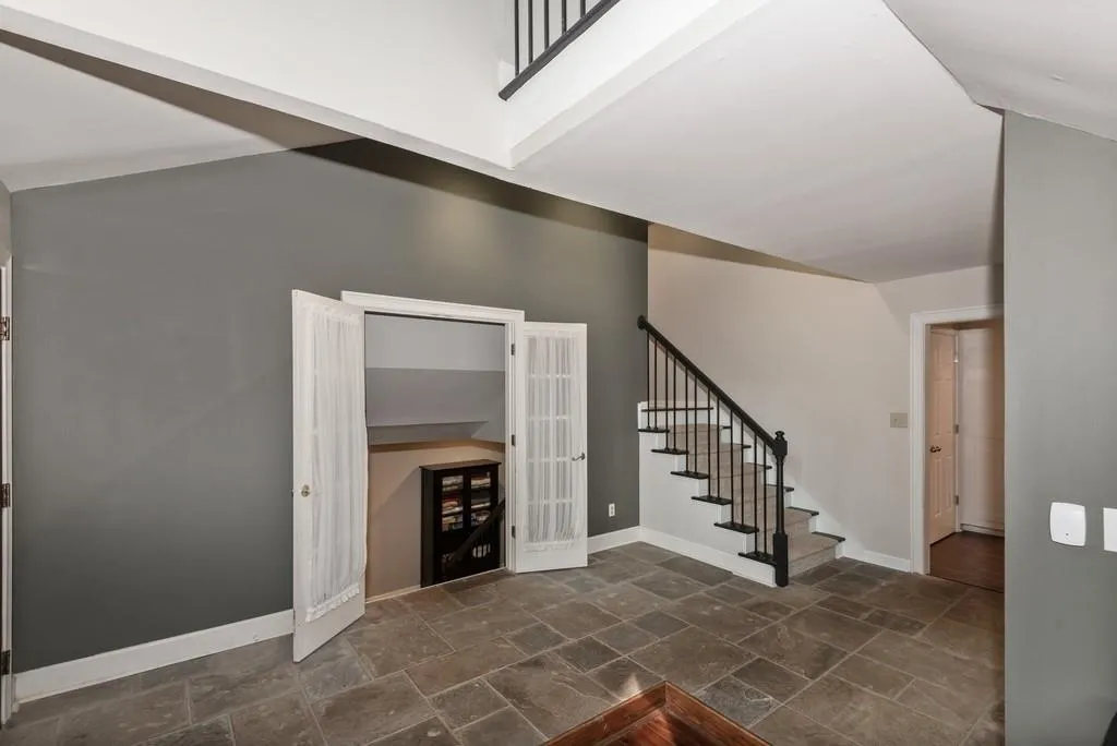 245 Skyridge Drive, Sandy Springs, Georgia 30350, 5 Bedrooms Bedrooms, ,3 BathroomsBathrooms,Residential,Sold,245 Skyridge Drive,6688136