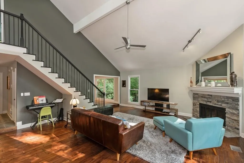 245 Skyridge Drive, Sandy Springs, Georgia 30350, 5 Bedrooms Bedrooms, ,3 BathroomsBathrooms,Residential,Sold,245 Skyridge Drive,6688136