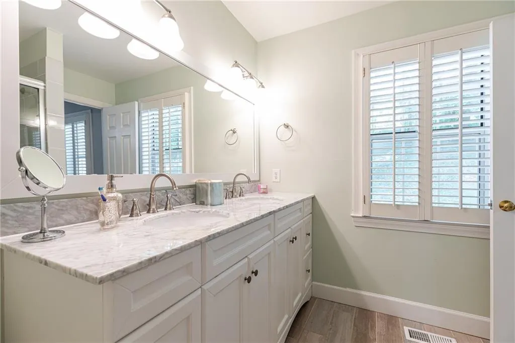 1160 Windsor Parkway Unit 13, Atlanta, Georgia 30319, 2 Bedrooms Bedrooms, ,2 BathroomsBathrooms,Residential,Sold,1160 Windsor Parkway Unit 13,6756894