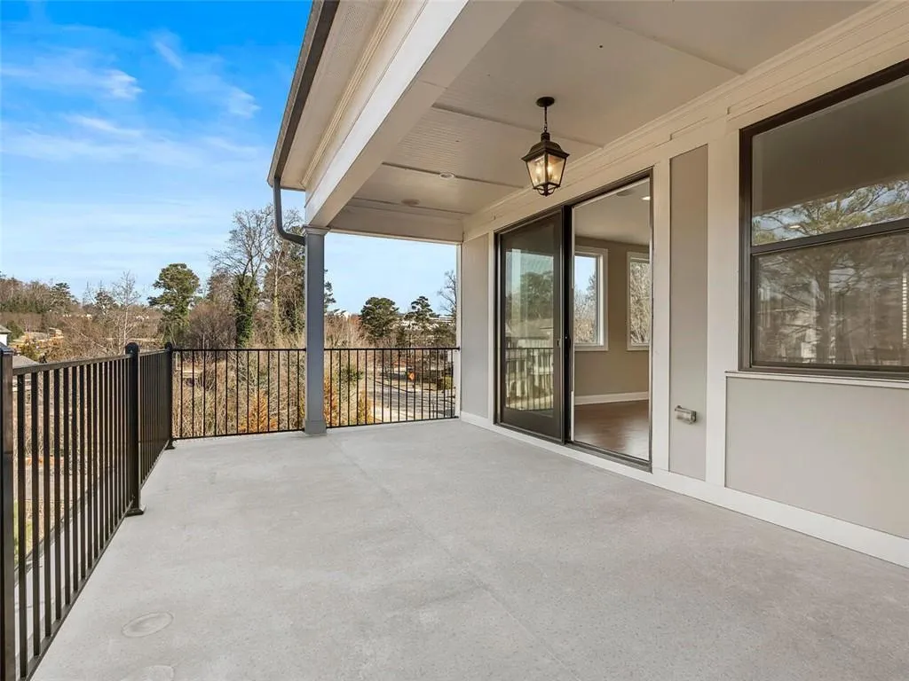 5830 Sandy Springs Circle, Atlanta, Georgia 30328, 3 Bedrooms Bedrooms, ,3 BathroomsBathrooms,Residential,Sold,5830 Sandy Springs Circle,7004525