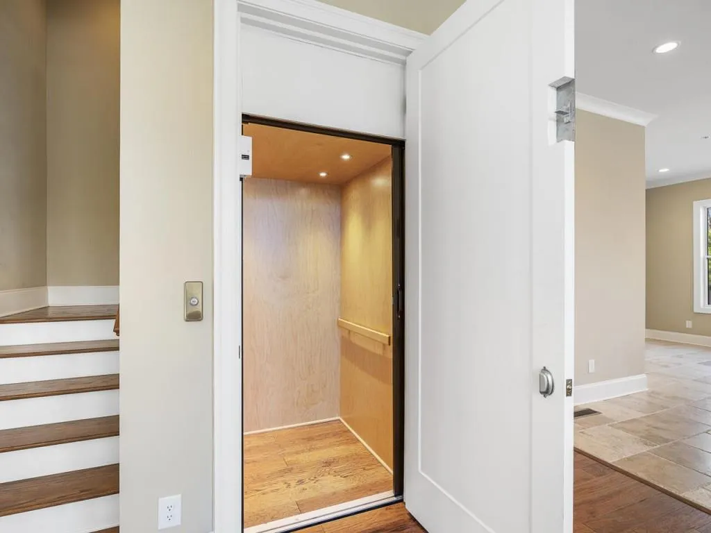 5830 Sandy Springs Circle, Atlanta, Georgia 30328, 3 Bedrooms Bedrooms, ,3 BathroomsBathrooms,Residential,Sold,5830 Sandy Springs Circle,7004525