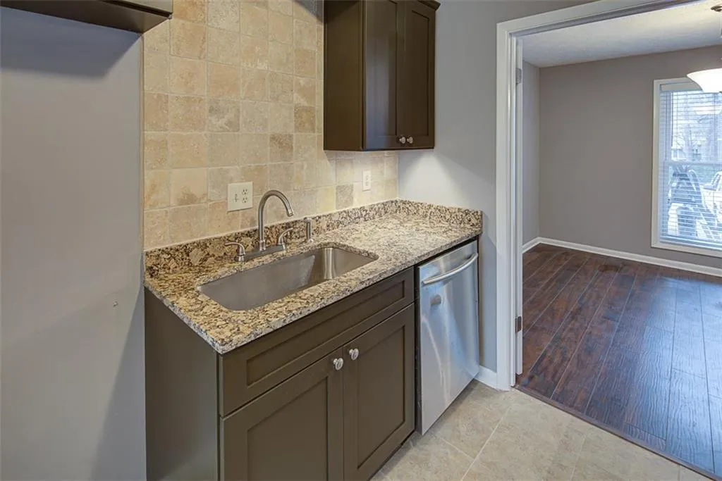 8740 Roswell Road Unit 6a, Sandy Springs, Georgia 30350, 2 Bedrooms Bedrooms, ,2 BathroomsBathrooms,Residential,Sold,8740 Roswell Road Unit 6a,5965770