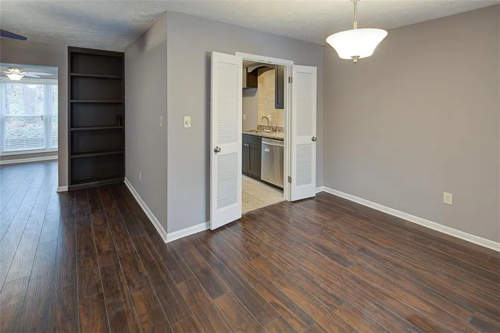 8740 Roswell Road Unit 6a, Sandy Springs, Georgia 30350, 2 Bedrooms Bedrooms, ,2 BathroomsBathrooms,Residential,Sold,8740 Roswell Road Unit 6a,5965770