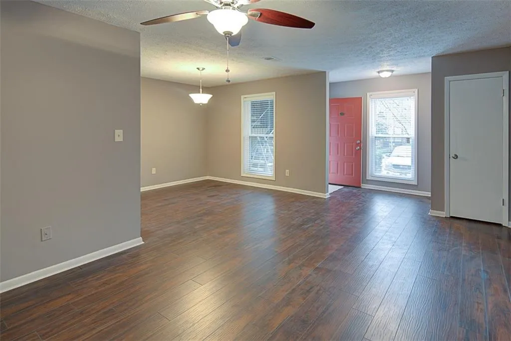 8740 Roswell Road Unit 6a, Sandy Springs, Georgia 30350, 2 Bedrooms Bedrooms, ,2 BathroomsBathrooms,Residential,Sold,8740 Roswell Road Unit 6a,5965770
