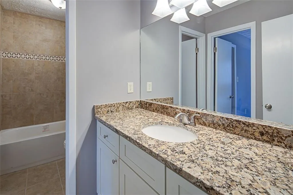 8740 Roswell Road Unit 6a, Sandy Springs, Georgia 30350, 2 Bedrooms Bedrooms, ,2 BathroomsBathrooms,Residential,Sold,8740 Roswell Road Unit 6a,5965770