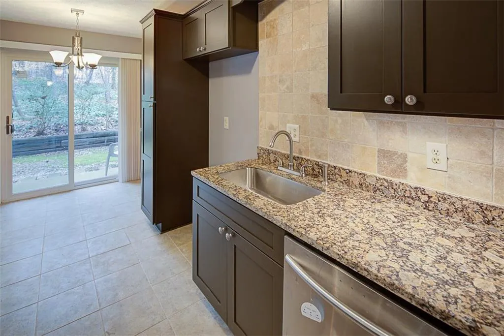 8740 Roswell Road Unit 6a, Sandy Springs, Georgia 30350, 2 Bedrooms Bedrooms, ,2 BathroomsBathrooms,Residential,Sold,8740 Roswell Road Unit 6a,5965770