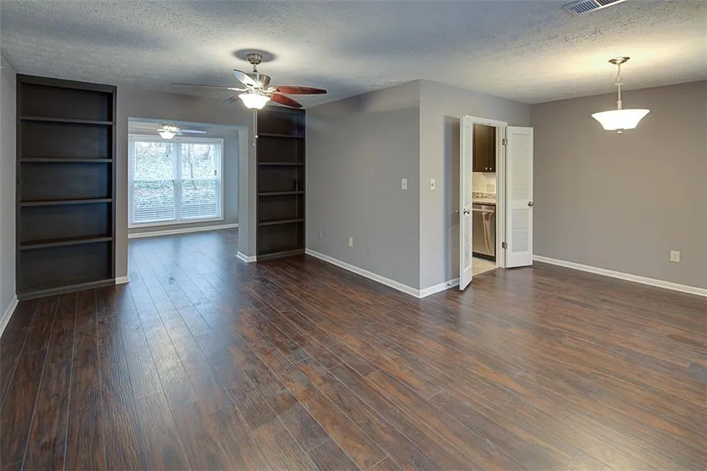 8740 Roswell Road Unit 6a, Sandy Springs, Georgia 30350, 2 Bedrooms Bedrooms, ,2 BathroomsBathrooms,Residential,Sold,8740 Roswell Road Unit 6a,5965770