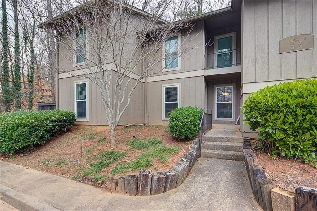 8740 Roswell Road Unit 6a, Sandy Springs, Georgia 30350, 2 Bedrooms Bedrooms, ,2 BathroomsBathrooms,Residential,Sold,8740 Roswell Road Unit 6a,5965770