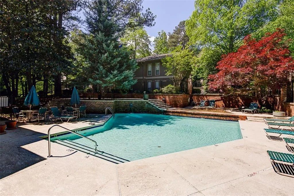 8740 Roswell Road Unit 6a, Sandy Springs, Georgia 30350, 2 Bedrooms Bedrooms, ,2 BathroomsBathrooms,Residential,Sold,8740 Roswell Road Unit 6a,5965770