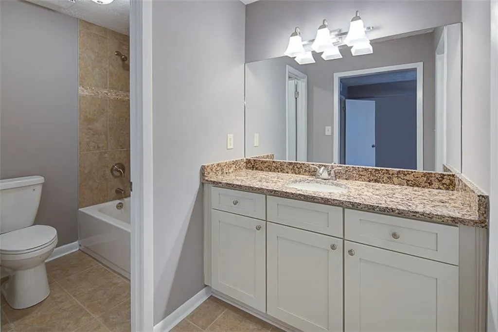 8740 Roswell Road Unit 6a, Sandy Springs, Georgia 30350, 2 Bedrooms Bedrooms, ,2 BathroomsBathrooms,Residential,Sold,8740 Roswell Road Unit 6a,5965770