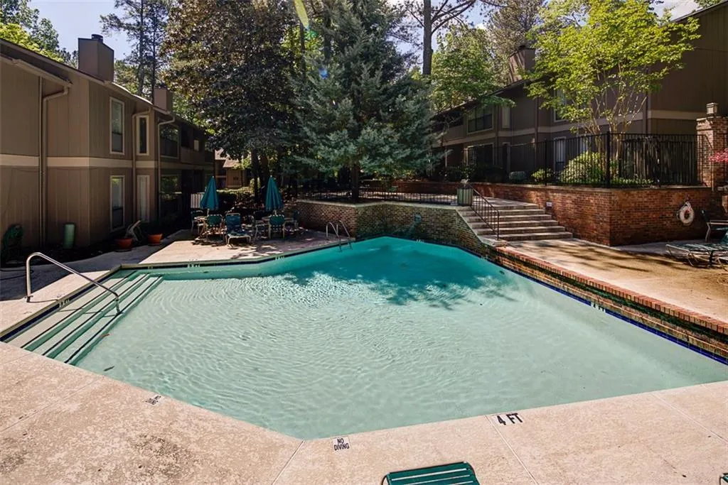 8740 Roswell Road Unit 6a, Sandy Springs, Georgia 30350, 2 Bedrooms Bedrooms, ,2 BathroomsBathrooms,Residential,Sold,8740 Roswell Road Unit 6a,5965770