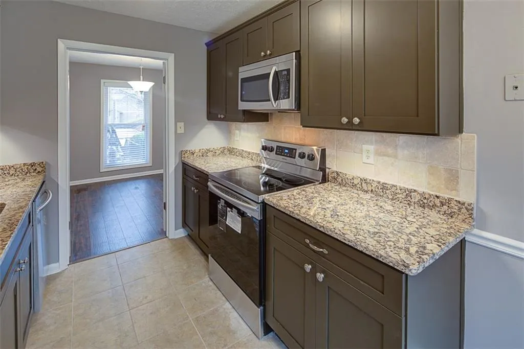 8740 Roswell Road Unit 6a, Sandy Springs, Georgia 30350, 2 Bedrooms Bedrooms, ,2 BathroomsBathrooms,Residential,Sold,8740 Roswell Road Unit 6a,5965770