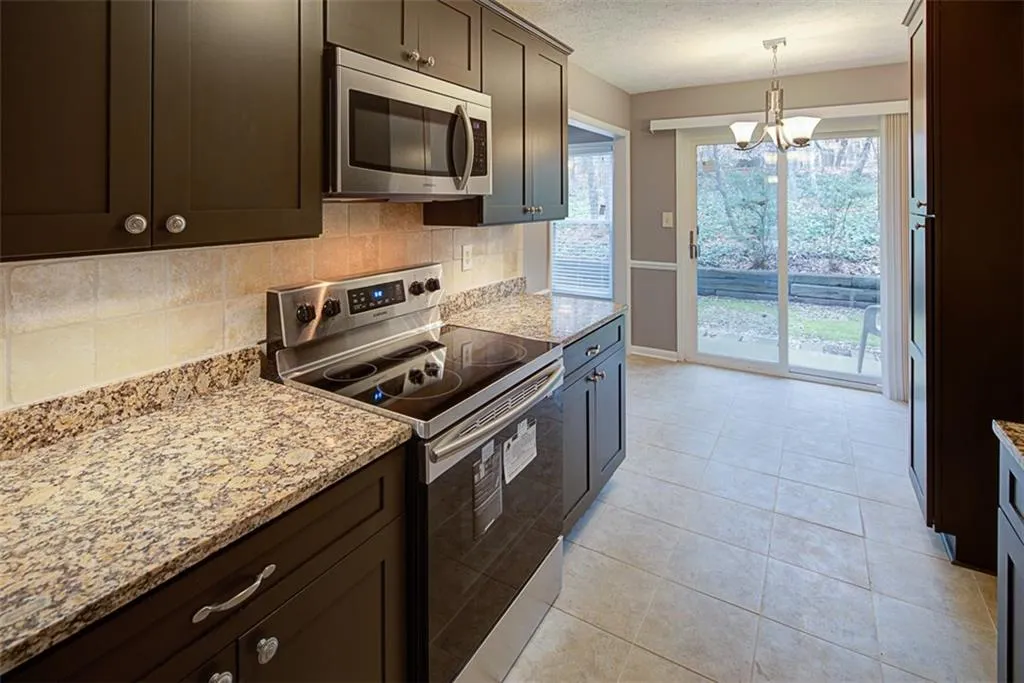 8740 Roswell Road Unit 6a, Sandy Springs, Georgia 30350, 2 Bedrooms Bedrooms, ,2 BathroomsBathrooms,Residential,Sold,8740 Roswell Road Unit 6a,5965770