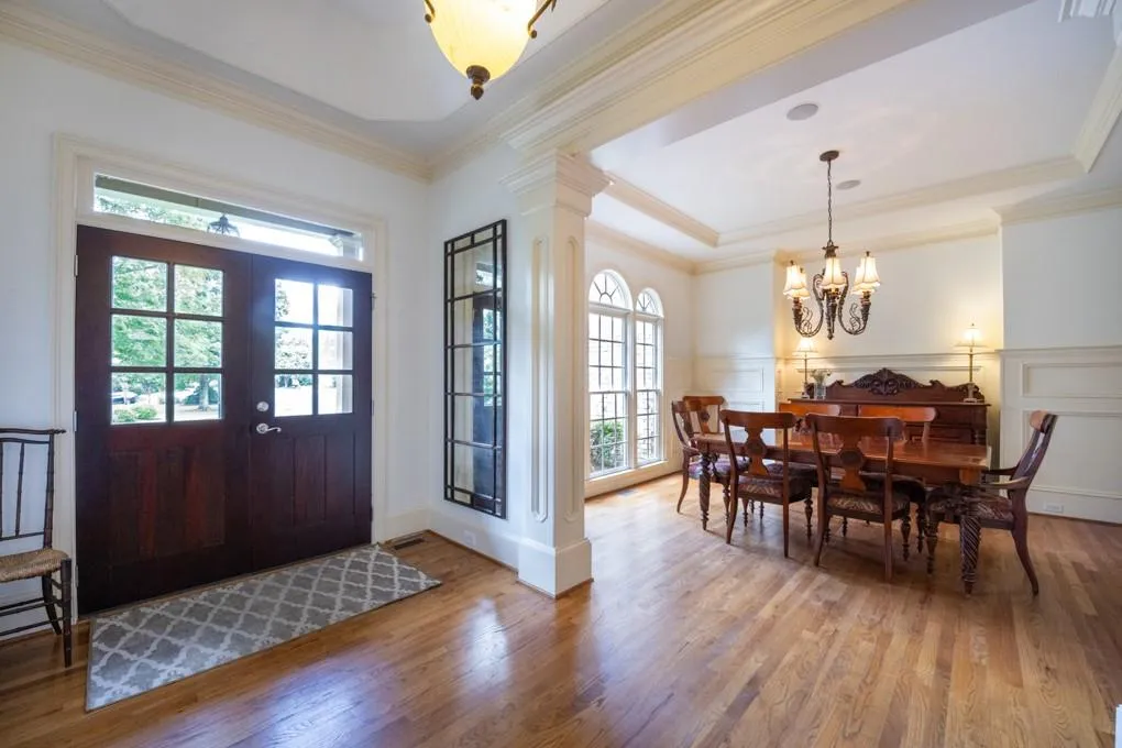 Dining room to the left of the foyer