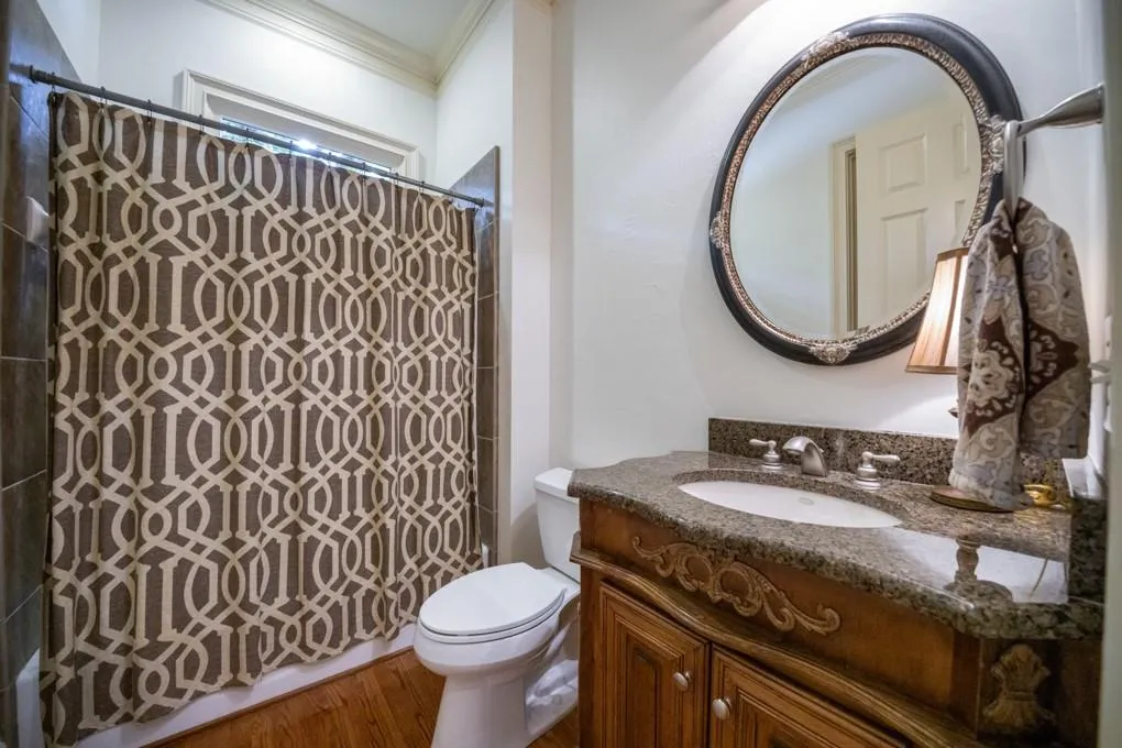 Main level full bathroom