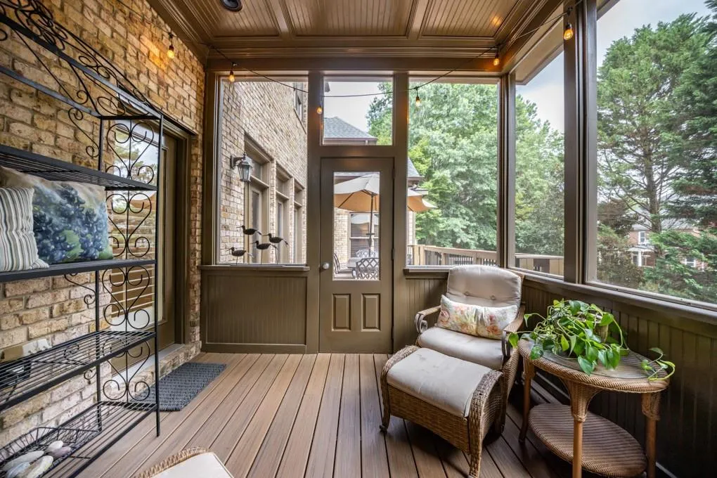 Screened Porch off main deck