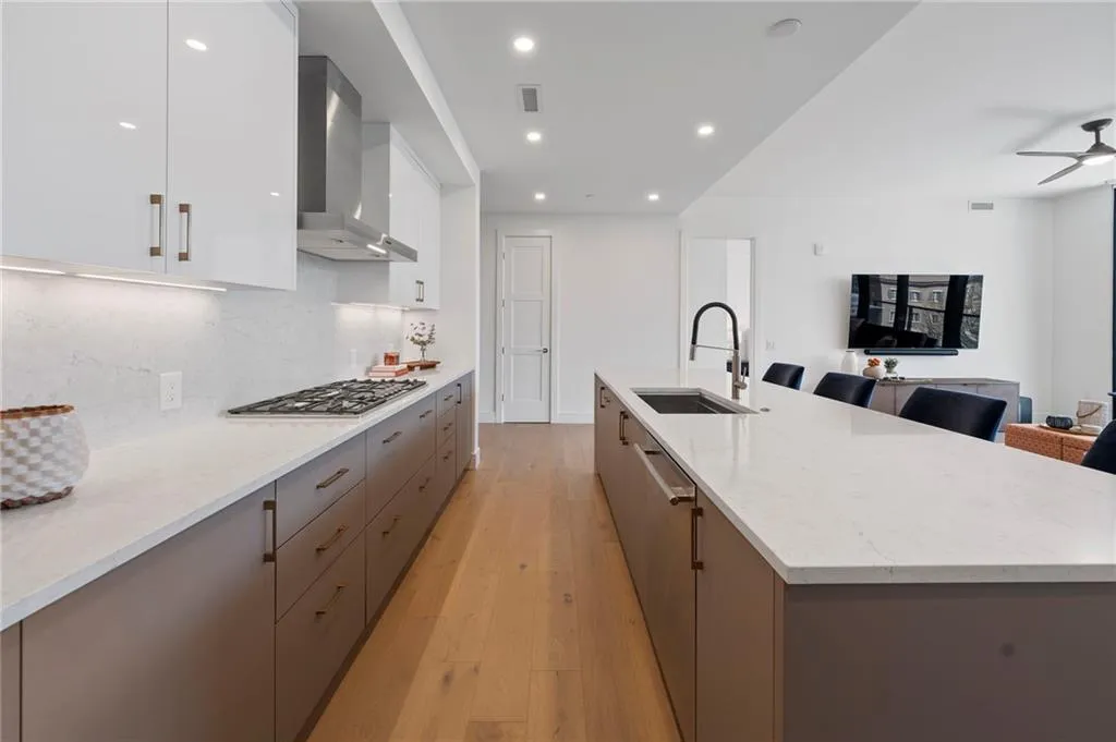 2425 Peachtree Road Ne Unit 511, Atlanta, Georgia 30305, 2 Bedrooms Bedrooms, 0 ,3 BathroomsBathrooms,Residential,For Sale,2425 Peachtree Road Ne Unit 511,7836431