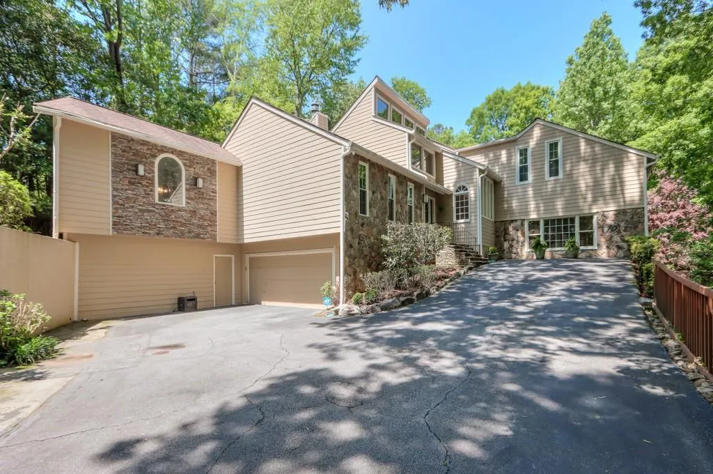 7900 Saddle Ridge Drive, Sandy Springs, Georgia 30350, 4 Bedrooms Bedrooms, ,3 BathroomsBathrooms,Residential,Sold,7900 Saddle Ridge Drive,7216056