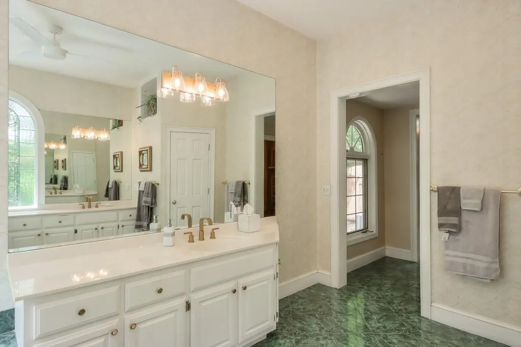 7900 Saddle Ridge Drive, Sandy Springs, Georgia 30350, 4 Bedrooms Bedrooms, ,3 BathroomsBathrooms,Residential,Sold,7900 Saddle Ridge Drive,7216056