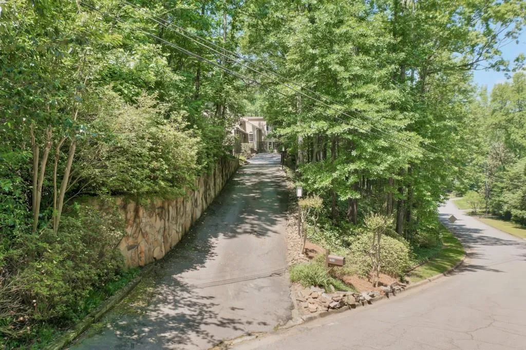 7900 Saddle Ridge Drive, Sandy Springs, Georgia 30350, 4 Bedrooms Bedrooms, ,3 BathroomsBathrooms,Residential,Sold,7900 Saddle Ridge Drive,7216056