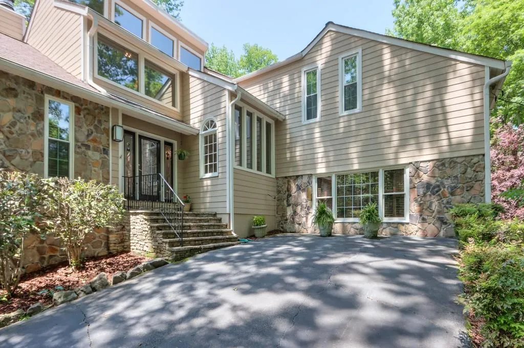 7900 Saddle Ridge Drive, Sandy Springs, Georgia 30350, 4 Bedrooms Bedrooms, ,3 BathroomsBathrooms,Residential,Sold,7900 Saddle Ridge Drive,7216056