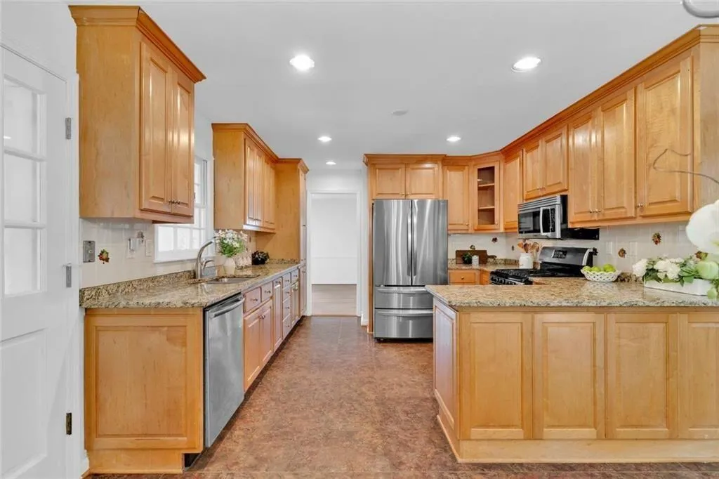 1590 Sunnybrook Farm Road Road, Atlanta, Georgia 30350, 5 Bedrooms Bedrooms, ,3 BathroomsBathrooms,Residential,For Sale,1590 Sunnybrook Farm Road Road,7603034