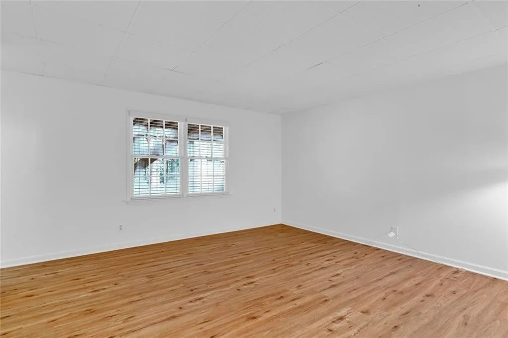 Bedroom on terrace level Lots of natural light