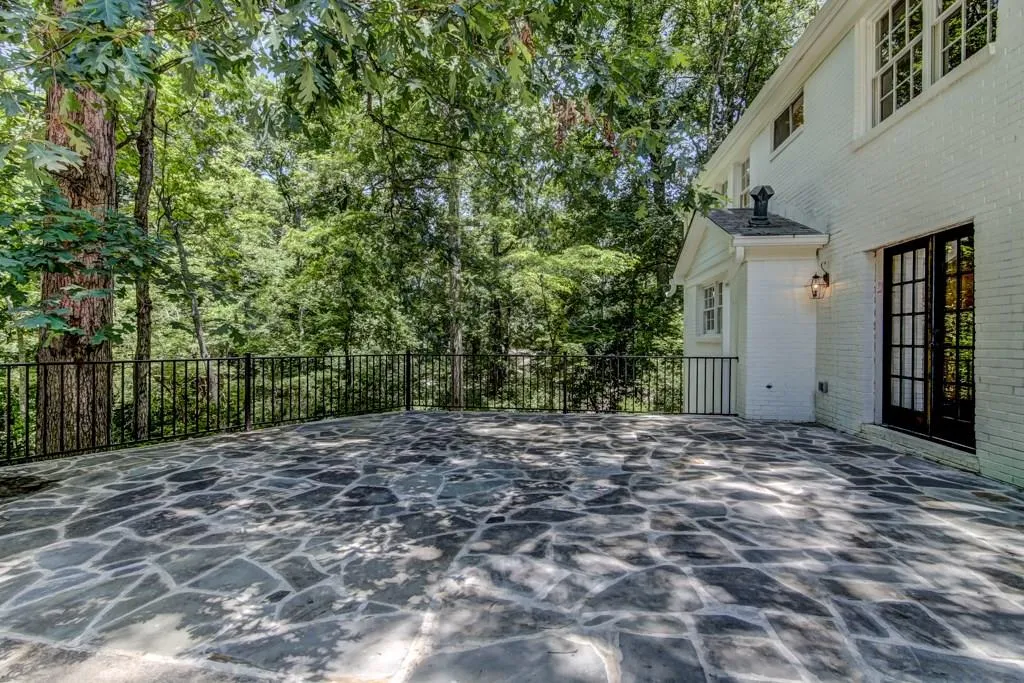 5200 High Point Road, Sandy Springs, Georgia 30342, 4 Bedrooms Bedrooms, ,3 BathroomsBathrooms,Residential,Sold,5200 High Point Road,5871006