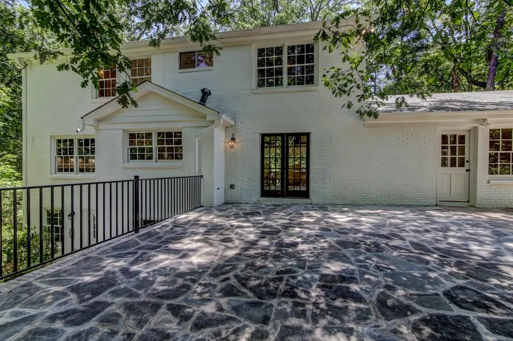 5200 High Point Road, Sandy Springs, Georgia 30342, 4 Bedrooms Bedrooms, ,3 BathroomsBathrooms,Residential,Sold,5200 High Point Road,5871006