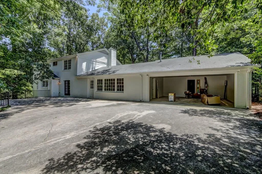 5200 High Point Road, Sandy Springs, Georgia 30342, 4 Bedrooms Bedrooms, ,3 BathroomsBathrooms,Residential,Sold,5200 High Point Road,5871006