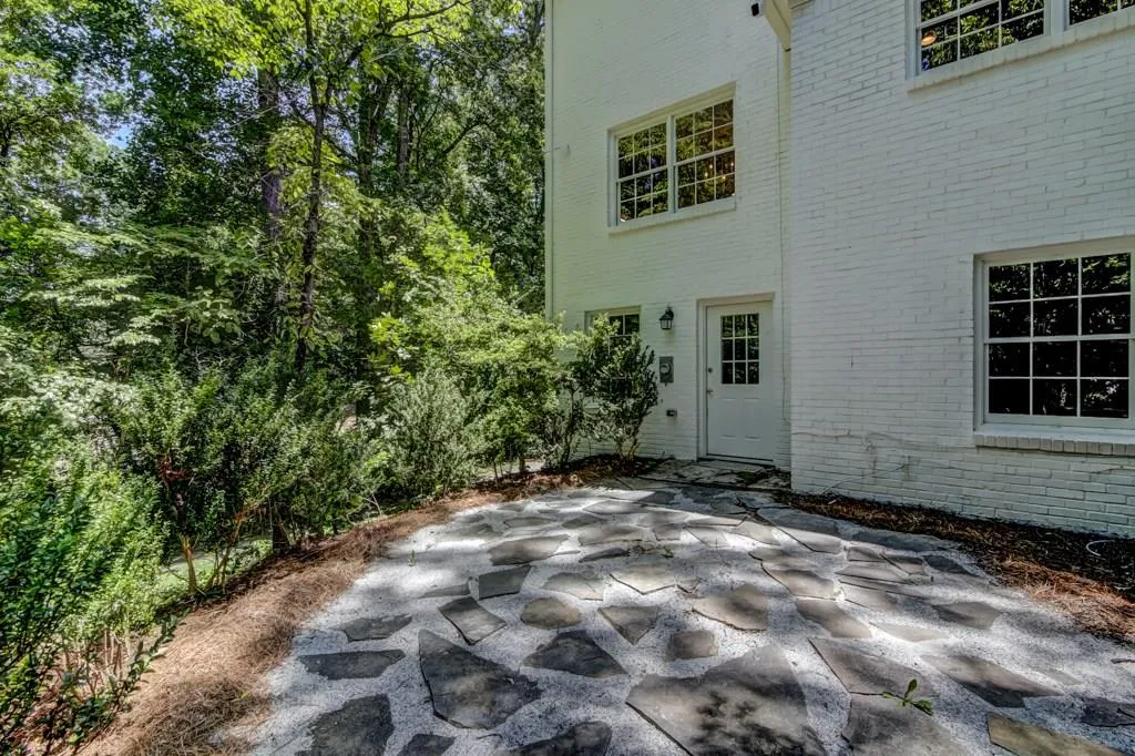 5200 High Point Road, Sandy Springs, Georgia 30342, 4 Bedrooms Bedrooms, ,3 BathroomsBathrooms,Residential,Sold,5200 High Point Road,5871006