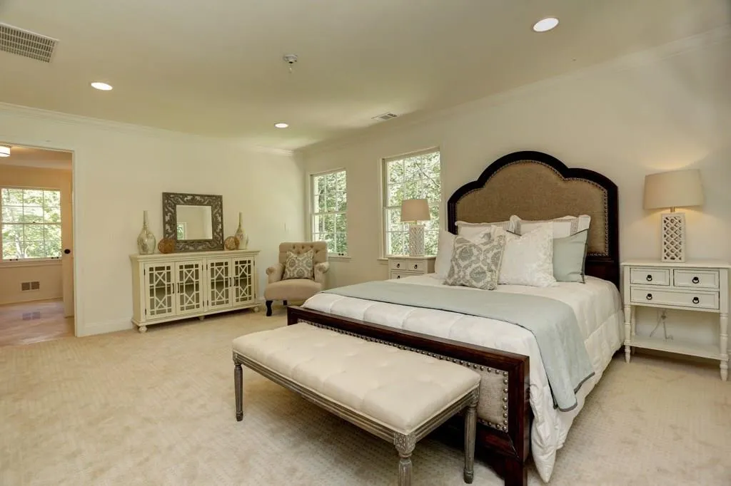 5200 High Point Road, Sandy Springs, Georgia 30342, 4 Bedrooms Bedrooms, ,3 BathroomsBathrooms,Residential,Sold,5200 High Point Road,5871006