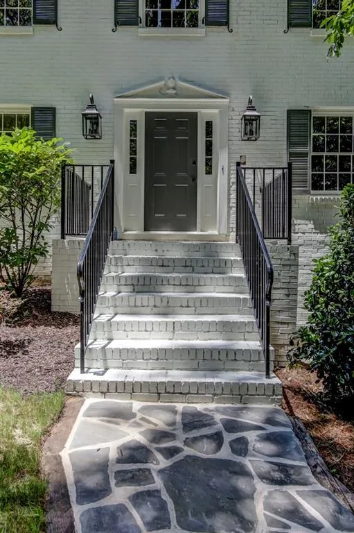 5200 High Point Road, Sandy Springs, Georgia 30342, 4 Bedrooms Bedrooms, ,3 BathroomsBathrooms,Residential,Sold,5200 High Point Road,5871006