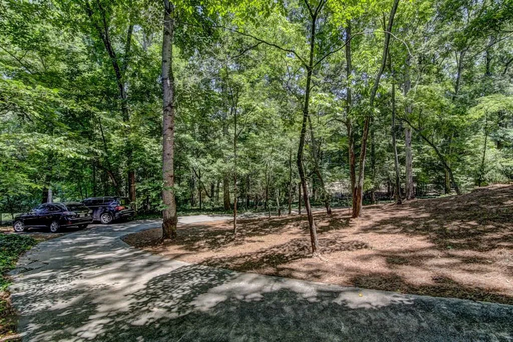 5200 High Point Road, Sandy Springs, Georgia 30342, 4 Bedrooms Bedrooms, ,3 BathroomsBathrooms,Residential,Sold,5200 High Point Road,5871006