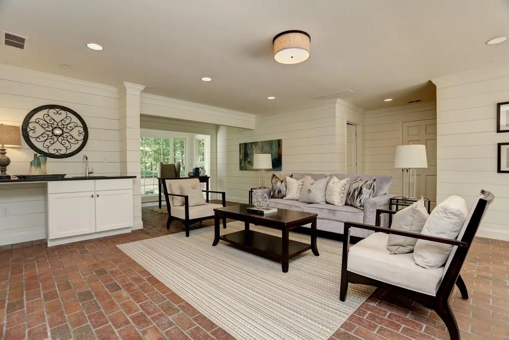 5200 High Point Road, Sandy Springs, Georgia 30342, 4 Bedrooms Bedrooms, ,3 BathroomsBathrooms,Residential,Sold,5200 High Point Road,5871006