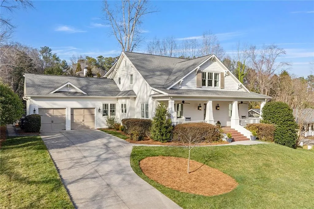 750 E Powderhorn Road, Atlanta, Georgia 30342, 5 Bedrooms Bedrooms, 0 ,5 BathroomsBathrooms,Residential,Sold,750 E Powderhorn Road,7730400