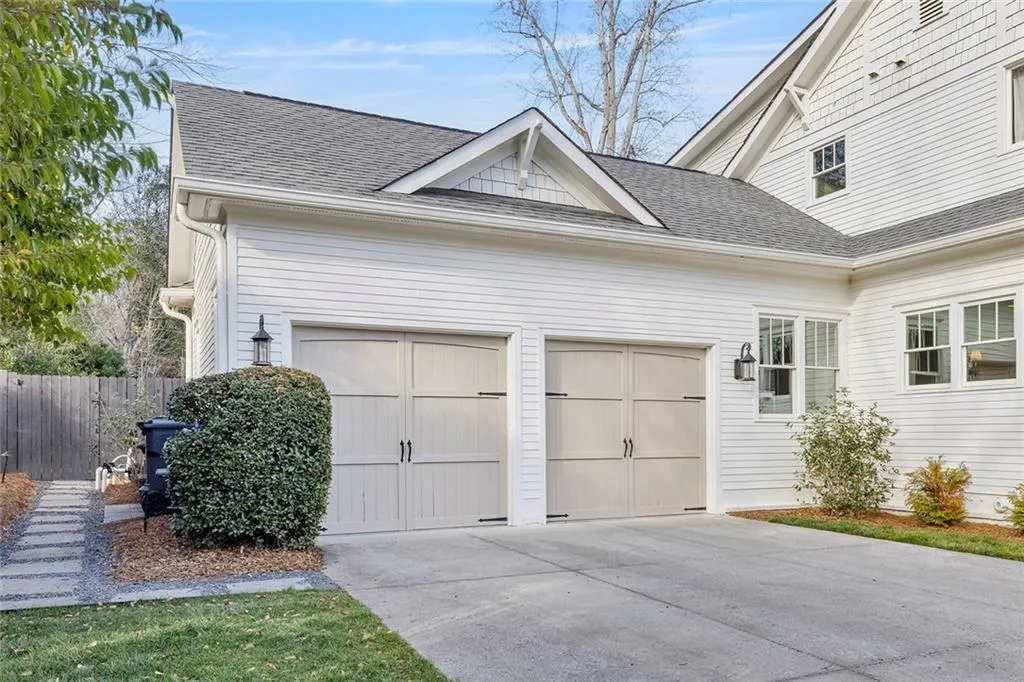 750 E Powderhorn Road, Atlanta, Georgia 30342, 5 Bedrooms Bedrooms, 0 ,5 BathroomsBathrooms,Residential,Sold,750 E Powderhorn Road,7730400