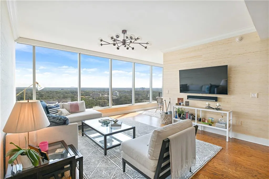 3630 Peachtree Road Ne Unit 2106, Atlanta, Georgia 30326, 1 Bedroom Bedrooms, ,1 BathroomBathrooms,Residential,For Sale,3630 Peachtree Road Ne Unit 2106,7663369