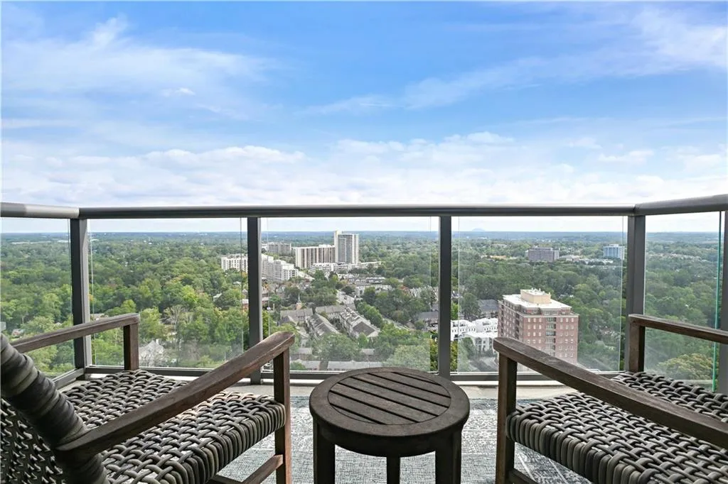 3630 Peachtree Road Ne Unit 2106, Atlanta, Georgia 30326, 1 Bedroom Bedrooms, ,1 BathroomBathrooms,Residential,For Sale,3630 Peachtree Road Ne Unit 2106,7663369