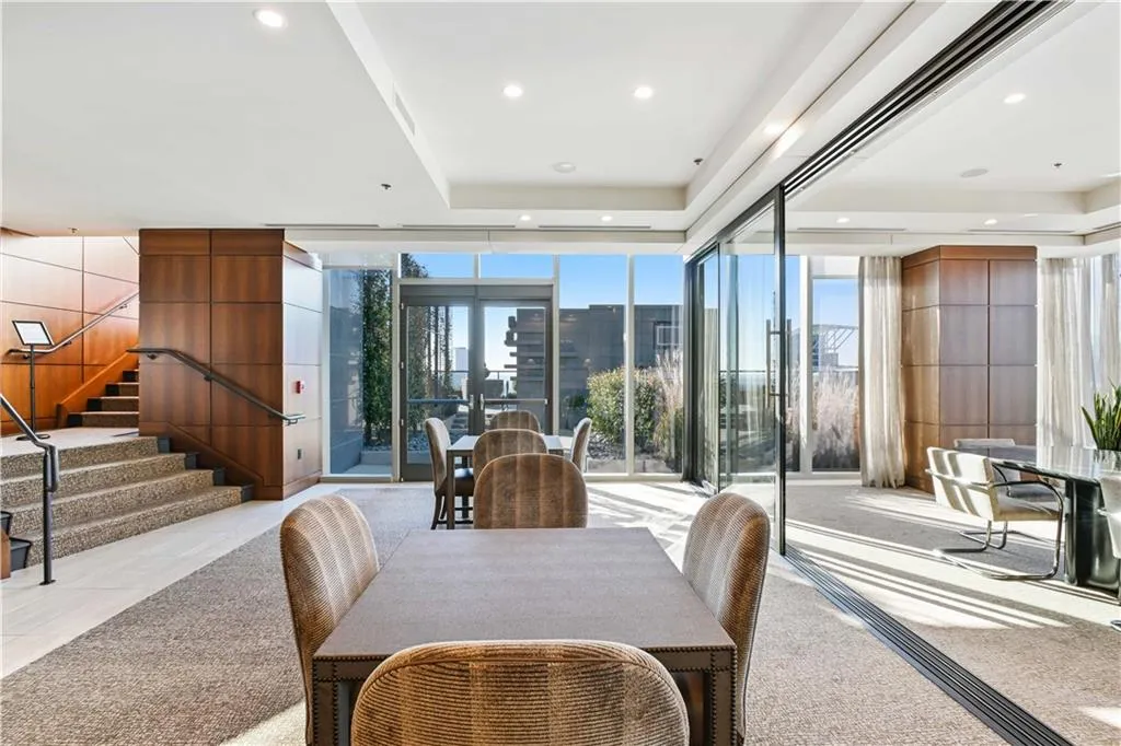 3630 Peachtree Road Ne Unit 2106, Atlanta, Georgia 30326, 1 Bedroom Bedrooms, ,1 BathroomBathrooms,Residential,For Sale,3630 Peachtree Road Ne Unit 2106,7663369
