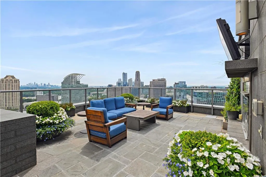 3630 Peachtree Road Ne Unit 2106, Atlanta, Georgia 30326, 1 Bedroom Bedrooms, ,1 BathroomBathrooms,Residential,For Sale,3630 Peachtree Road Ne Unit 2106,7663369