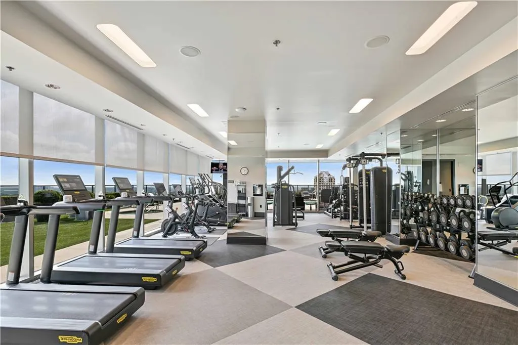 3630 Peachtree Road Ne Unit 2106, Atlanta, Georgia 30326, 1 Bedroom Bedrooms, ,1 BathroomBathrooms,Residential,For Sale,3630 Peachtree Road Ne Unit 2106,7663369