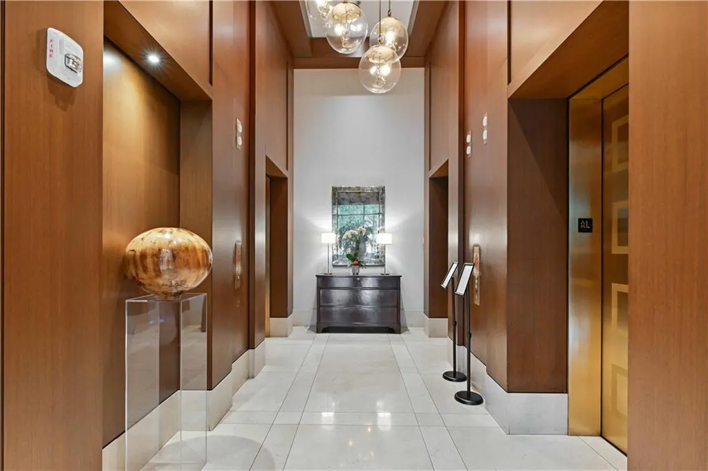 3630 Peachtree Road Ne Unit 2106, Atlanta, Georgia 30326, 1 Bedroom Bedrooms, ,1 BathroomBathrooms,Residential,For Sale,3630 Peachtree Road Ne Unit 2106,7663369