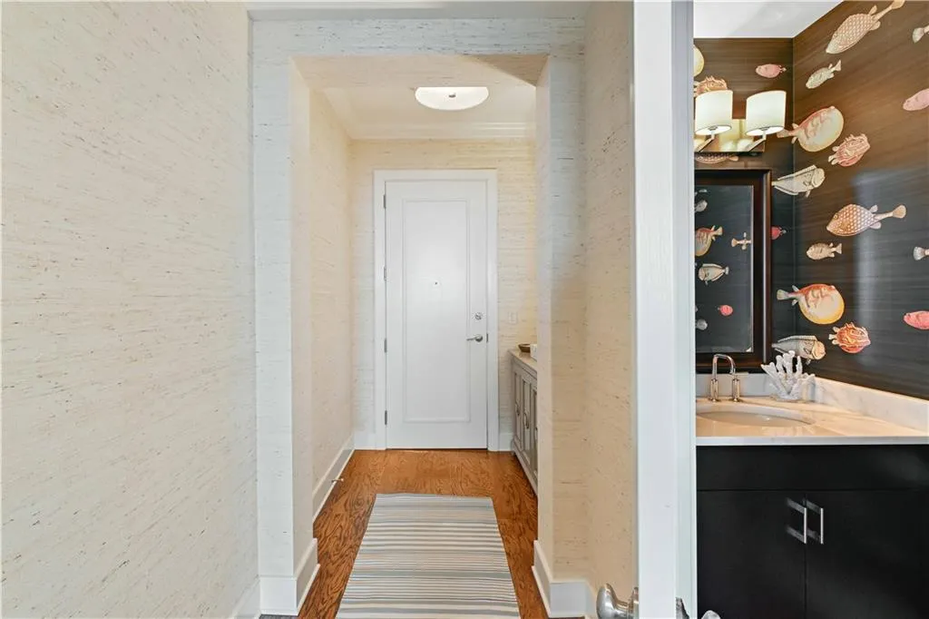 3630 Peachtree Road Ne Unit 2106, Atlanta, Georgia 30326, 1 Bedroom Bedrooms, ,1 BathroomBathrooms,Residential,For Sale,3630 Peachtree Road Ne Unit 2106,7663369