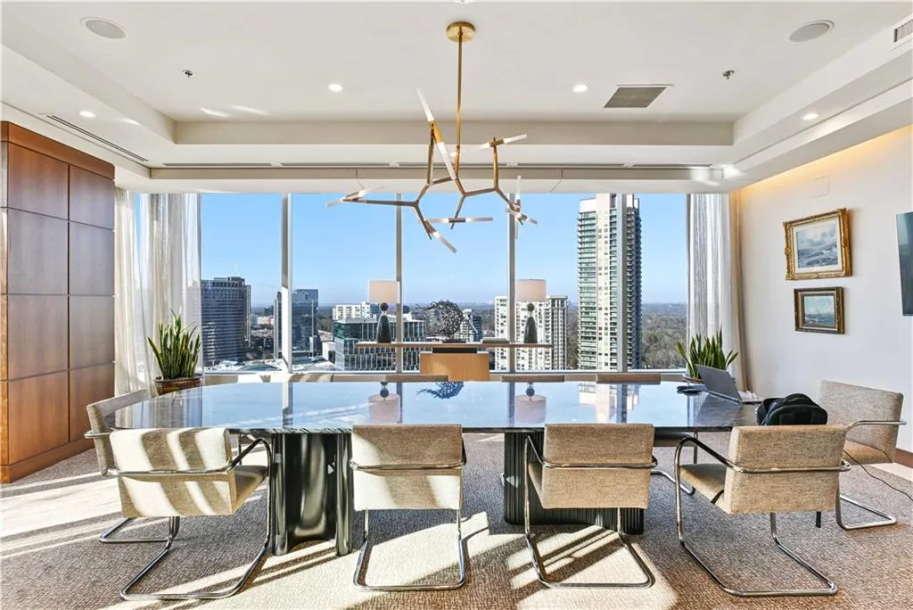 3630 Peachtree Road Ne Unit 2106, Atlanta, Georgia 30326, 1 Bedroom Bedrooms, ,1 BathroomBathrooms,Residential,For Sale,3630 Peachtree Road Ne Unit 2106,7663369