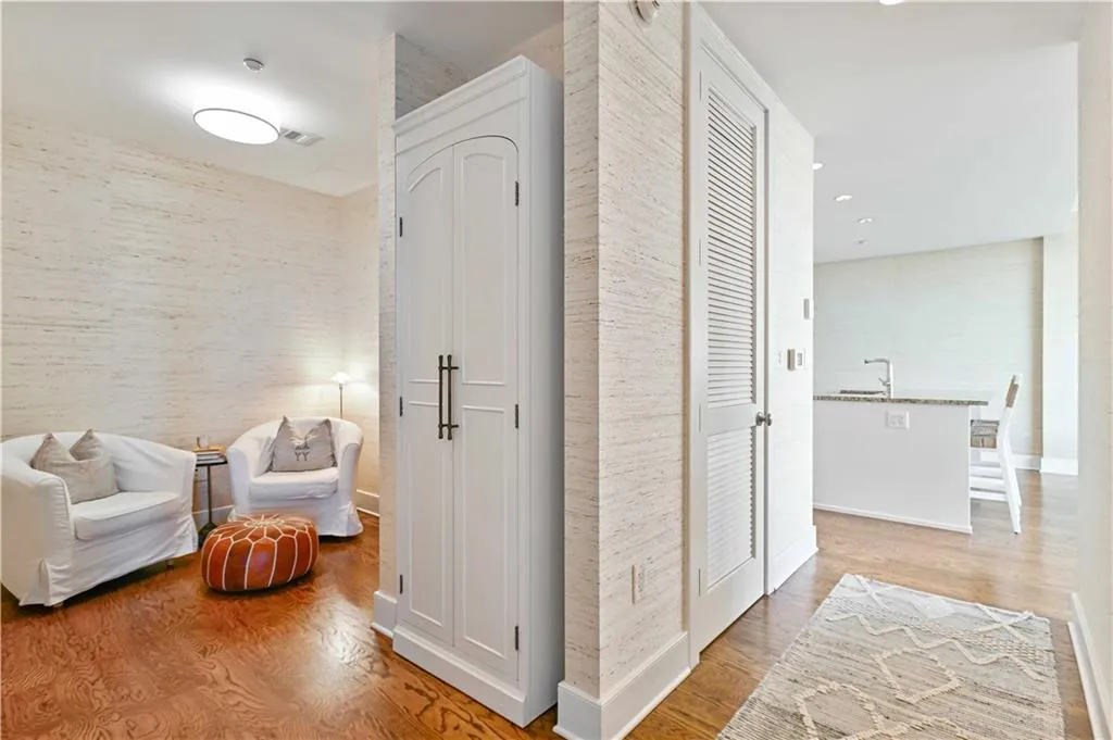 3630 Peachtree Road Ne Unit 2106, Atlanta, Georgia 30326, 1 Bedroom Bedrooms, ,1 BathroomBathrooms,Residential,For Sale,3630 Peachtree Road Ne Unit 2106,7663369