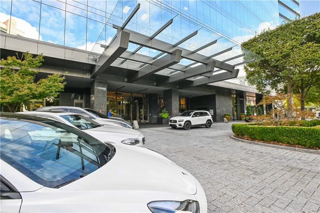3630 Peachtree Road Ne Unit 2106, Atlanta, Georgia 30326, 1 Bedroom Bedrooms, ,1 BathroomBathrooms,Residential,For Sale,3630 Peachtree Road Ne Unit 2106,7663369