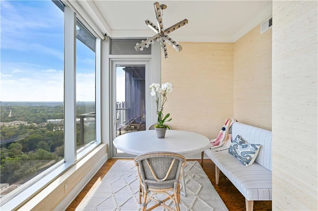 3630 Peachtree Road Ne Unit 2106, Atlanta, Georgia 30326, 1 Bedroom Bedrooms, ,1 BathroomBathrooms,Residential,For Sale,3630 Peachtree Road Ne Unit 2106,7663369