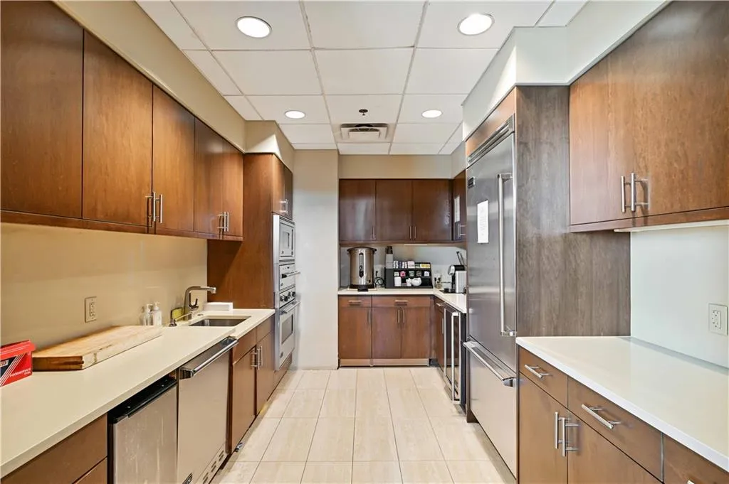 3630 Peachtree Road Ne Unit 2106, Atlanta, Georgia 30326, 1 Bedroom Bedrooms, ,1 BathroomBathrooms,Residential,For Sale,3630 Peachtree Road Ne Unit 2106,7663369